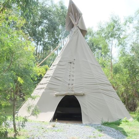 Готель Gumtree Tipis Bickington Екстер'єр фото