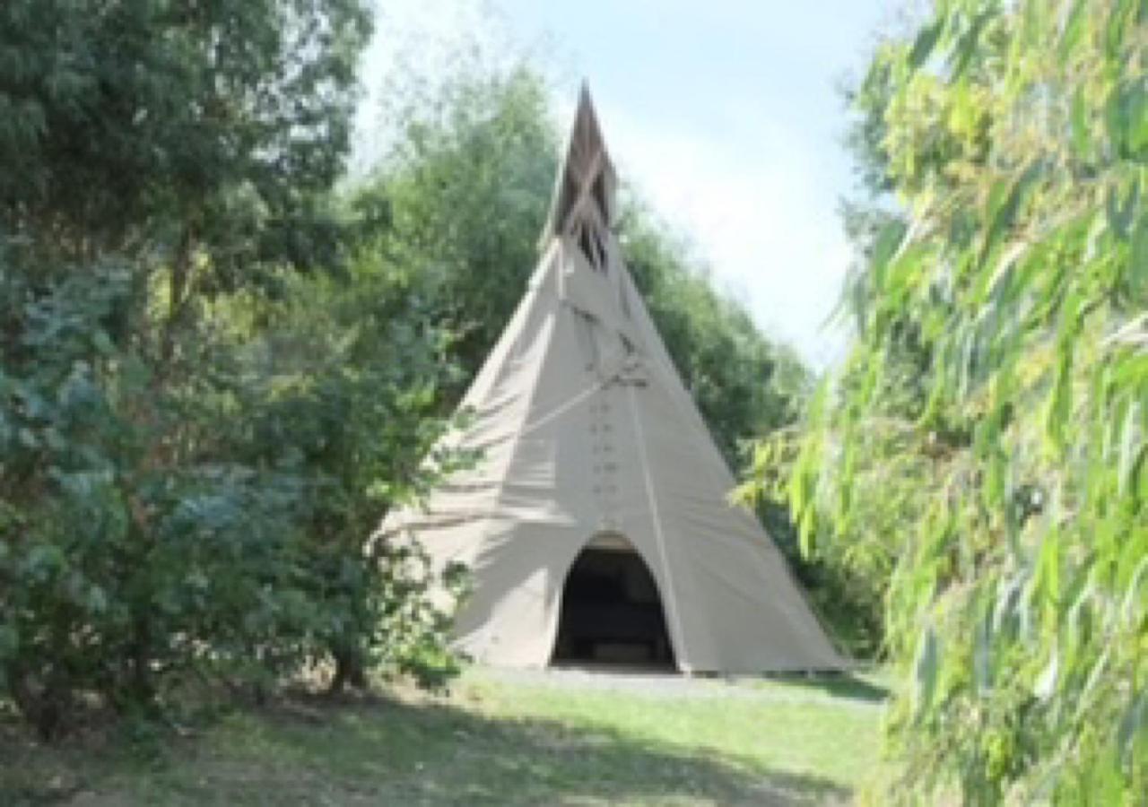 Готель Gumtree Tipis Bickington Екстер'єр фото